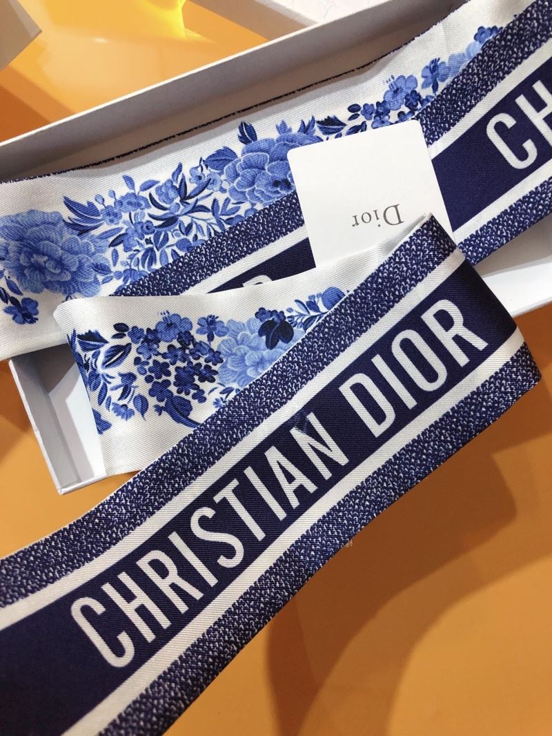 CHRISTIAN DIOR